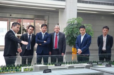 国际劳工组织SCORE项目全球总技术顾问迈克·埃尔金等一行走访森赫电梯(图1) 国际劳工组织SCORE项目全球总技术顾问迈克·埃尔金等一行走访森赫电梯(图1)