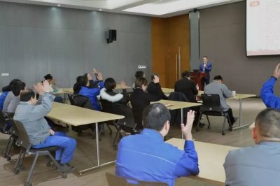 凝聚职工力量,共筑巨龙基石——巨龙电梯召开首届职代会(图3) 凝聚职工力量,共筑巨龙基石——巨龙电梯召开首届职代会(图3)