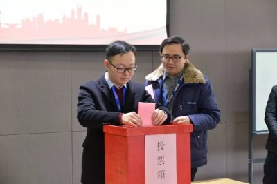 凝聚职工力量,共筑巨龙基石——巨龙电梯召开首届职代会(图4) 凝聚职工力量,共筑巨龙基石——巨龙电梯召开首届职代会(图4)