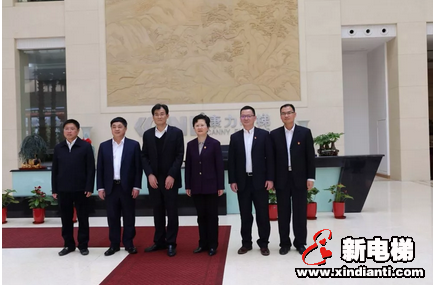 嘉兴市委常委、嘉善县委书记许晴调研康力电梯(图3) 嘉兴市委常委、嘉善县委书记许晴调研康力电梯(图3)