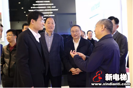 国务院发展研究中心副主任张来明调研康力电梯(图3) 国务院发展研究中心副主任张来明调研康力电梯(图3)