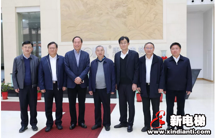 国务院发展研究中心副主任张来明调研康力电梯(图4) 国务院发展研究中心副主任张来明调研康力电梯(图4)
