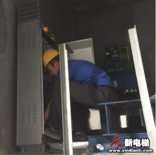 奋战高温 确保电梯安全运行
