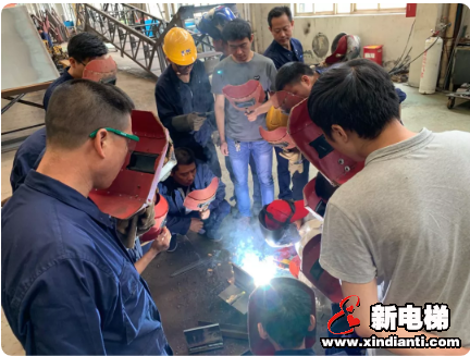 康力再添22名中级焊工,“焊接技能鉴定考试”圆满成功!(图3) 康力再添22名中级焊工,“焊接技能鉴定考试”圆满成功!(图3)