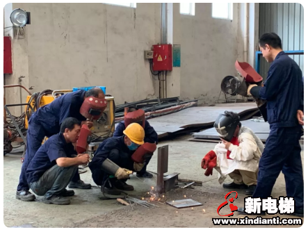 康力再添22名中级焊工,“焊接技能鉴定考试”圆满成功!(图5) 康力再添22名中级焊工,“焊接技能鉴定考试”圆满成功!(图5)