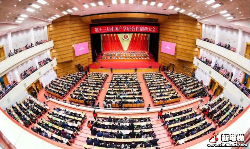 森赫电梯董事长李东流荣获“2019年中国产学研合作军民协同创新奖”(图2) 森赫电梯董事长李东流荣获“2019年中国产学研合作军民协同创新奖”(图2)