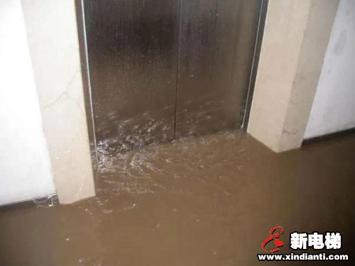 夏季暴雨太任性,电梯安全需注意(图1) 夏季暴雨太任性,电梯安全需注意(图1)