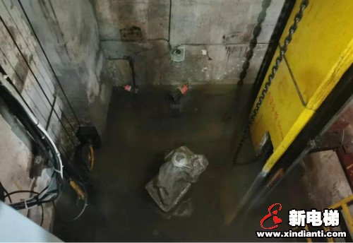 夏季暴雨太任性,电梯安全需注意(图2) 夏季暴雨太任性,电梯安全需注意(图2)