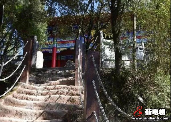 “绝壁天梯”现身又一悬崖景区,速来围观!(图2) “绝壁天梯”现身又一悬崖景区,速来围观!(图2)