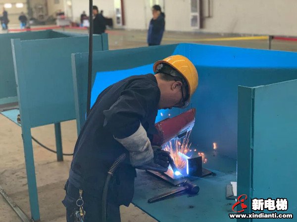 磨砺精进,“焊”动未来!康力电梯第九届质量月活动暨第八届焊接作业技能竞赛圆满结束(图4) 磨砺精进,“焊”动未来!康力电梯第九届质量月活动暨第八届焊接作业技能竞赛圆满结束(图4)
