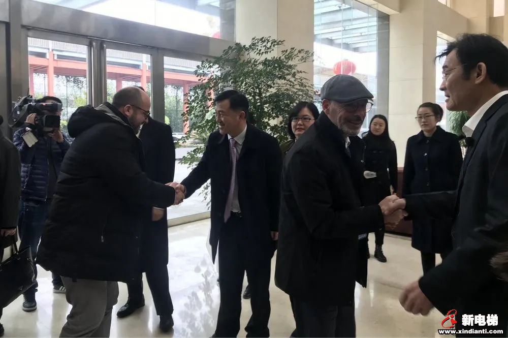 中东欧外交官考察团走进康力电梯 见证发展(图4) 图片