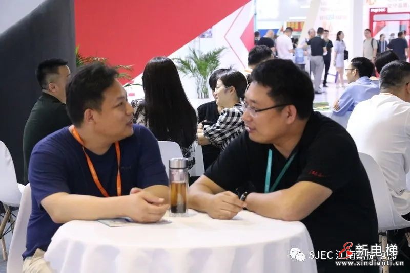 以匠心致敬匠品,江南嘉捷电梯亮相第十五届中国国际电梯展览会!(图12) 以匠心致敬匠品,江南嘉捷电梯亮相第十五届中国国际电梯展览会!(图12)