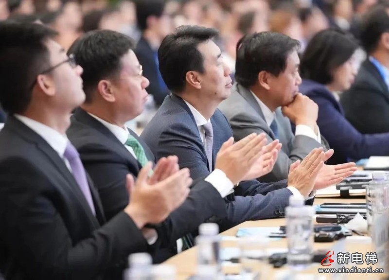 康力电梯总裁朱琳昊受邀出席 “一带一路”企业家大会(图3) 康力电梯总裁朱琳昊受邀出席 “一带一路”企业家大会(图3)