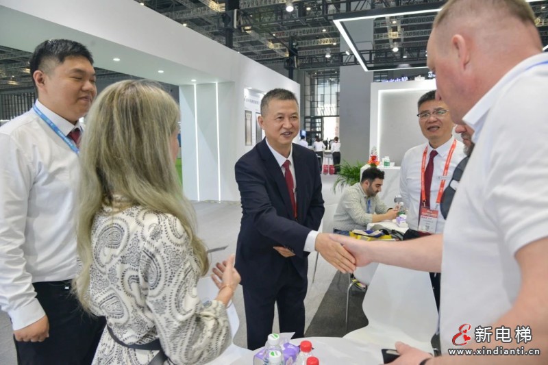 巨龙电梯亮相2024中国国际电梯展(图2) 巨龙电梯亮相2024中国国际电梯展(图2)