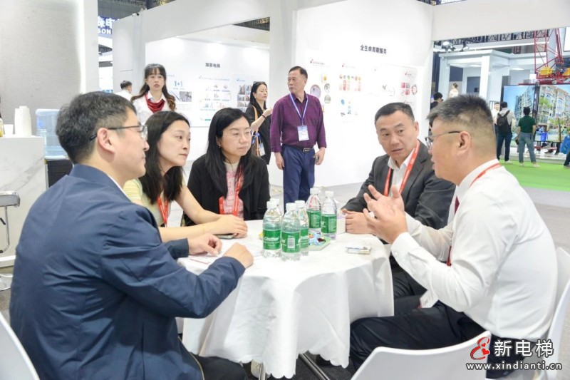 巨龙电梯亮相2024中国国际电梯展(图4) 巨龙电梯亮相2024中国国际电梯展(图4)
