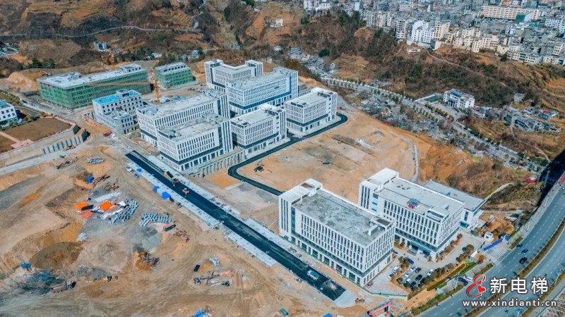 恒达富士大吨位载货电梯助力云南镇雄县易迁后扶纺织服装产业园崛起赋能添彩