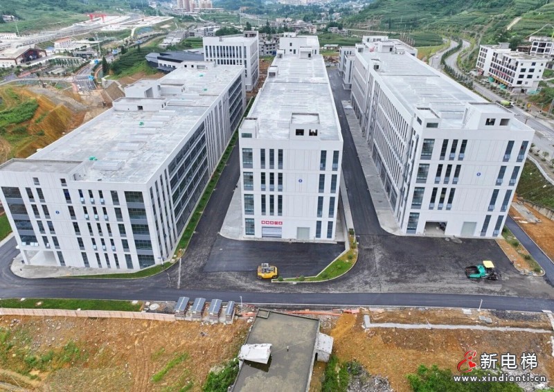 恒达富士大吨位载货电梯助力云南镇雄县易迁后扶纺织服装产业园崛起赋能添彩(图2) 恒达富士大吨位载货电梯助力云南镇雄县易迁后扶纺织服装产业园崛起赋能添彩(图2)