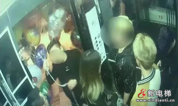 电池进电梯会自燃 也要警惕氢气球，电梯内也会爆炸伤人！