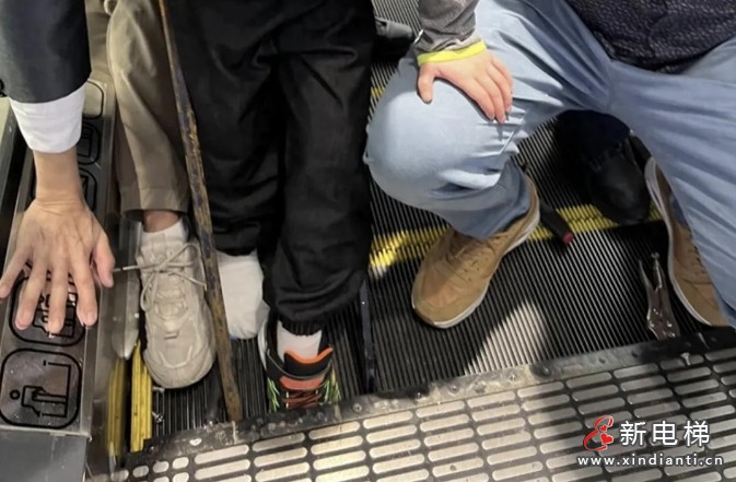 香港将军澳一商场发生电梯夹住鞋子事件