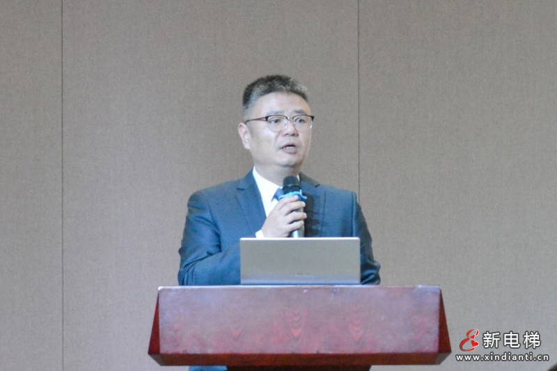 龙腾蛇舞迎新春 砥砺前行迈新程——巨龙电梯2025年迎春大会(图4) 龙腾蛇舞迎新春 砥砺前行迈新程——巨龙电梯2025年迎春大会(图4)
