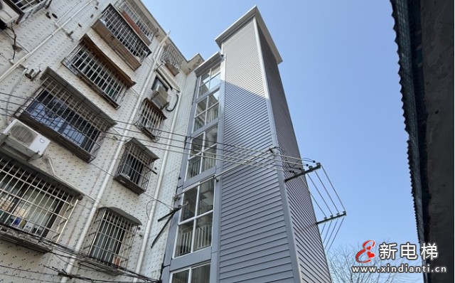 上海宝山某小区的加装电梯居民垫资25万 施工方却因失信已拖延两年未完工