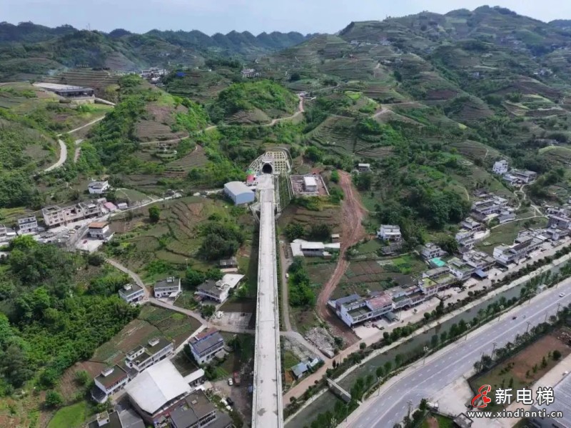 穿山越岭筑坦途,江南嘉捷服务渝昆高铁,助力国家交通大动脉建设!(图2) 穿山越岭筑坦途,江南嘉捷服务渝昆高铁,助力国家交通大动脉建设!(图2)
