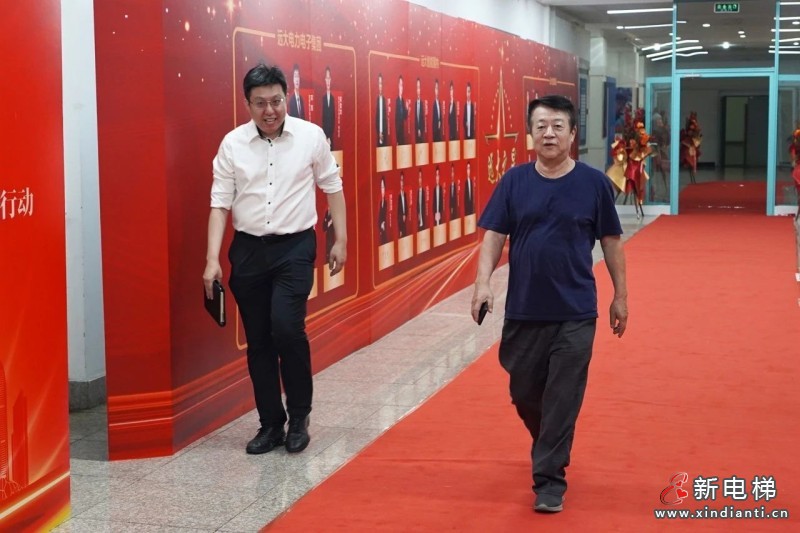 砥砺奋进结硕果 凝心聚力再出发——远大集团召开2025年半年总结表彰大会(图2) 砥砺奋进结硕果 凝心聚力再出发——远大集团召开2025年半年总结表彰大会(图2)
