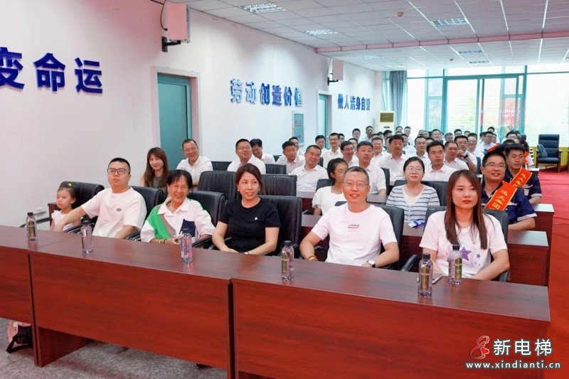 砥砺奋进结硕果 凝心聚力再出发——远大集团召开2025年半年总结表彰大会(图19) 砥砺奋进结硕果 凝心聚力再出发——远大集团召开2025年半年总结表彰大会(图19)