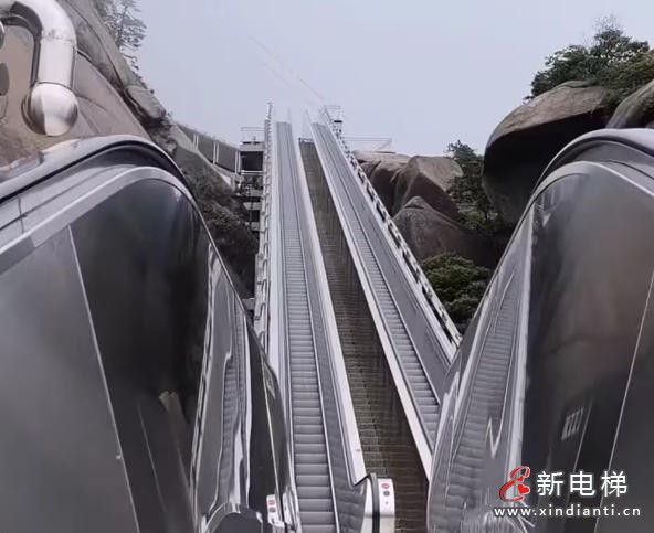 江西上饶灵山景区“天梯”线路全长1236米 让你轻松揽尽云端风光(图1) 江西上饶灵山景区“天梯”线路全长1236米 让你轻松揽尽云端风光(图1)