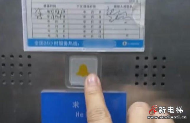 杭州东站电梯铁钩拦门，无人值守致乘客被困40分钟脱困