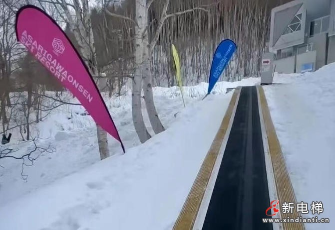 日本滑雪场惨剧：5岁男童被卡人行道40分钟身亡