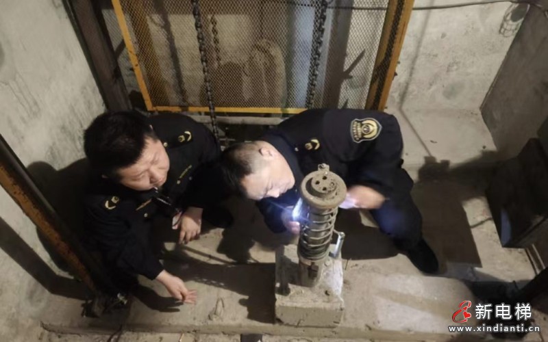 湖南湘潭县市场监管局拉网排查老旧电梯隐患 守护群众 “上下安全”