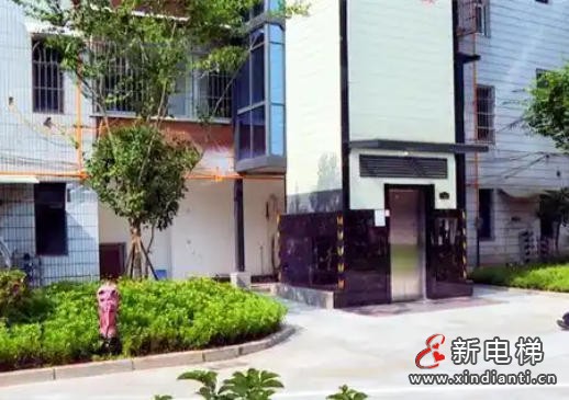 四川广安邻水：老旧小区加装电梯 让“悬空老人”告别爬楼难