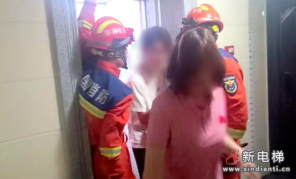 5分钟奔上29楼！湖北十堰消防员高考首日紧急救被困考生